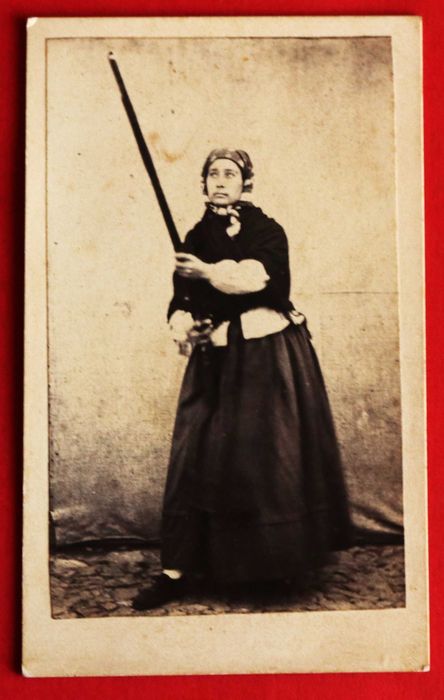 Mulher com espingarda, invulgar CDV