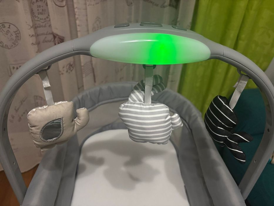 Berço + colchão + kit refeição Chicco Baby Hug 4 em 1 Glacial