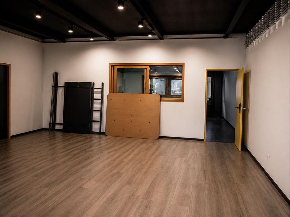 ESPAÇO COMERCIAL COM AUDITÓRIO, ARMAZÉM E OPEN-SPACE NA ESTRELA, LISBOA