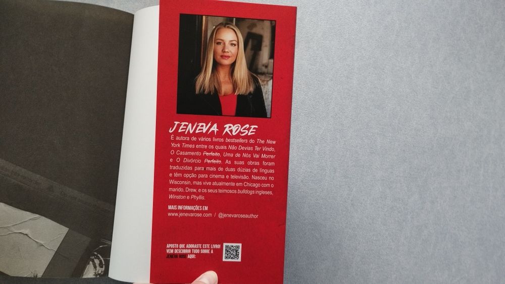 Lar, Sangrento Lar - Jeneva Rose