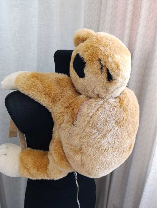 Рюкзак-м'яка іграшка-обіймашка.