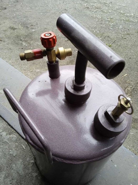 Бачок предназначен для питания автогенной аппаратуры