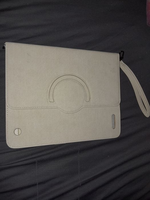 Etui na tablet beżowe