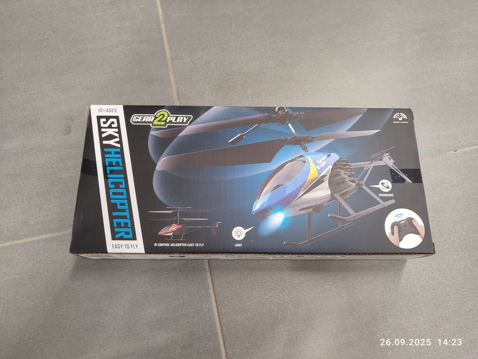 Nowy niebieski zdalnie sterowany helikopter