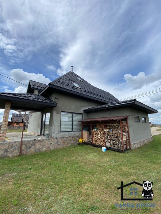 Продається чудовий будинок на два поверхи готовий до проживання.