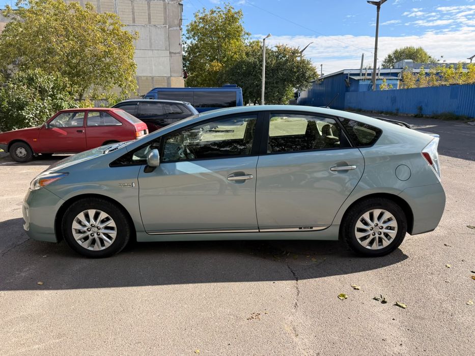 Toyota Prius Plug-in 2015