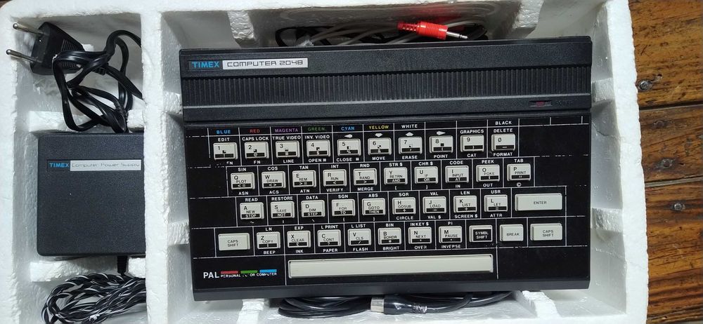 Computador TIMEX 2048 na caixa com todos os acessórios mais leitor gravador de cassetes