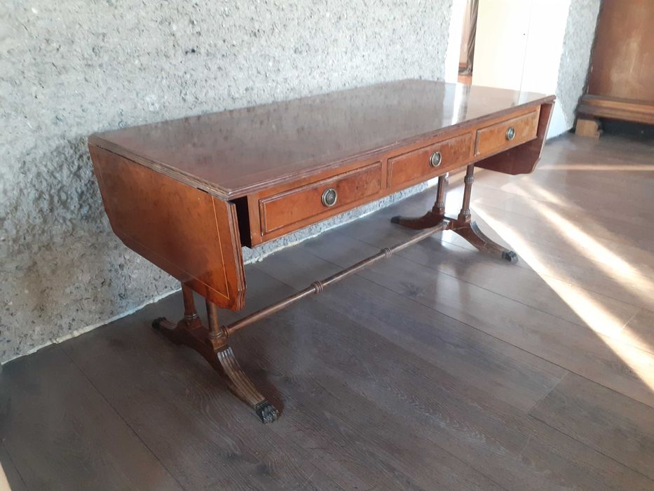 Antyczny stolik klepak