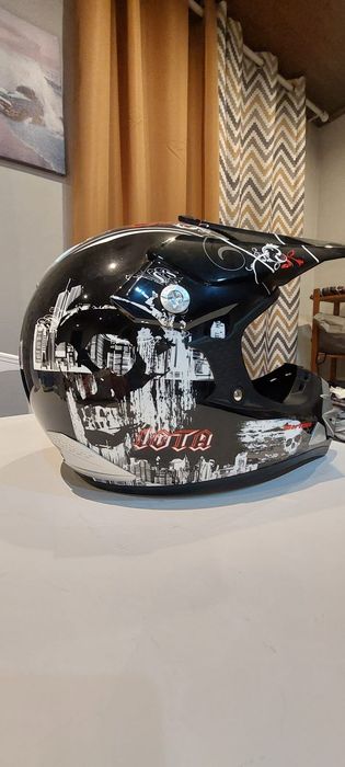 Capacete de Motocross / Enduro – Design Agressivo Preto