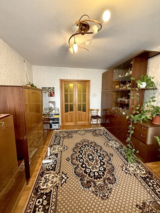 Продам 2-кім кв по вул. Ревуцького 19/1