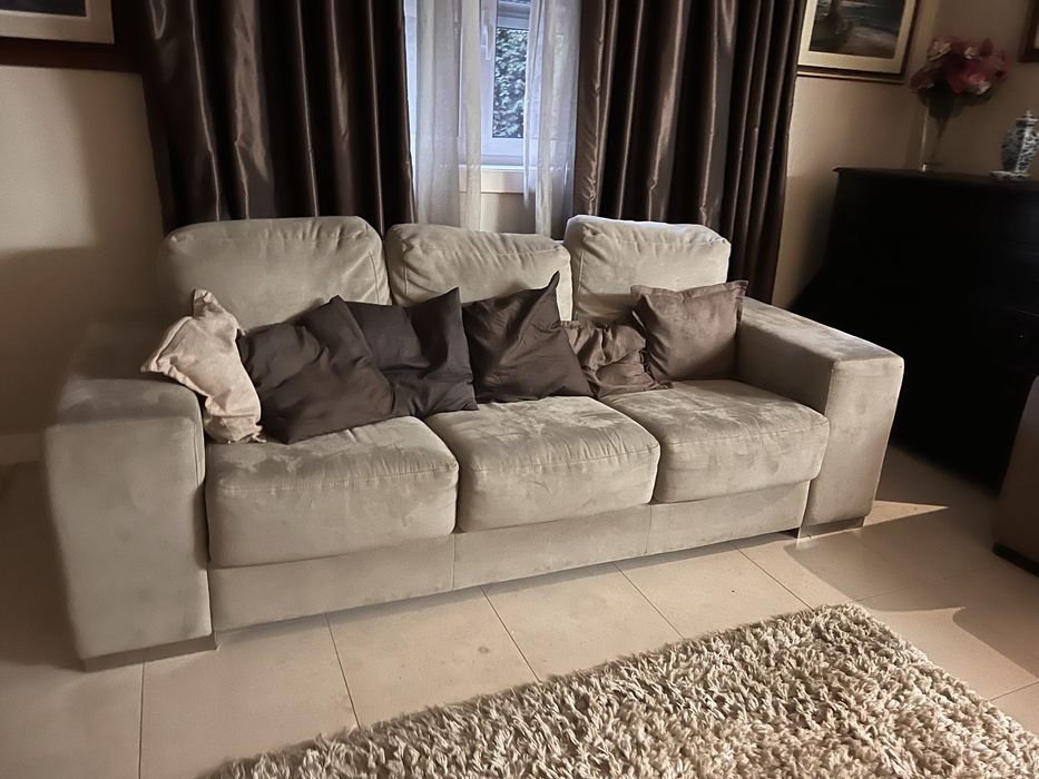 Sofá cinza pele de pessego