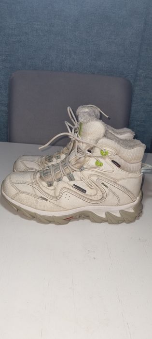 Salomon 41 1/3.   .