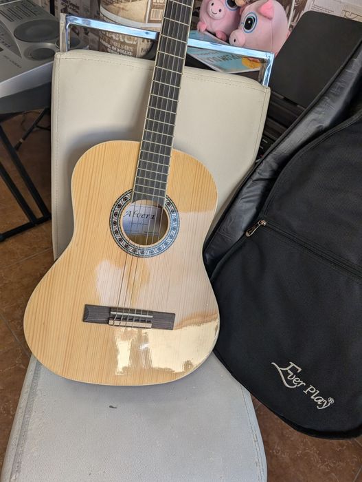 Piękna gitara klasyczna 3/4 Alvera w zestawie z pokrowcem