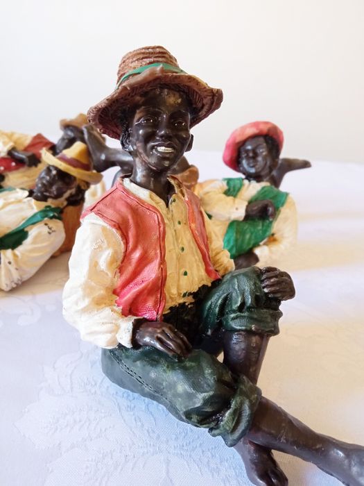 Conjunto de 5 bonecos figuras em resina