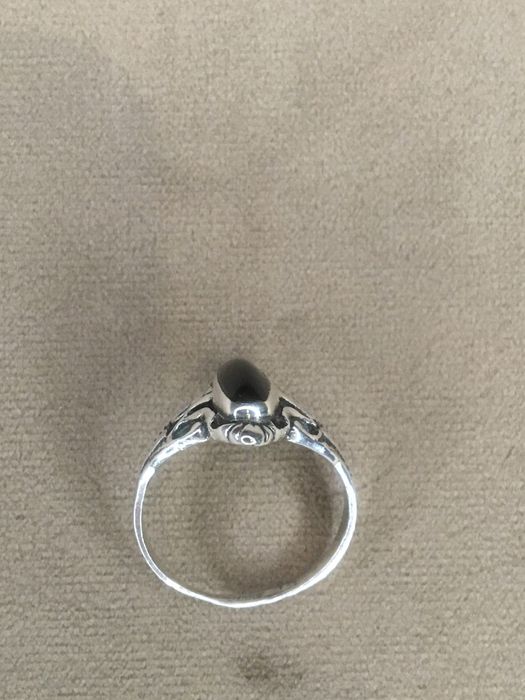 Anel em prata com pedra preta