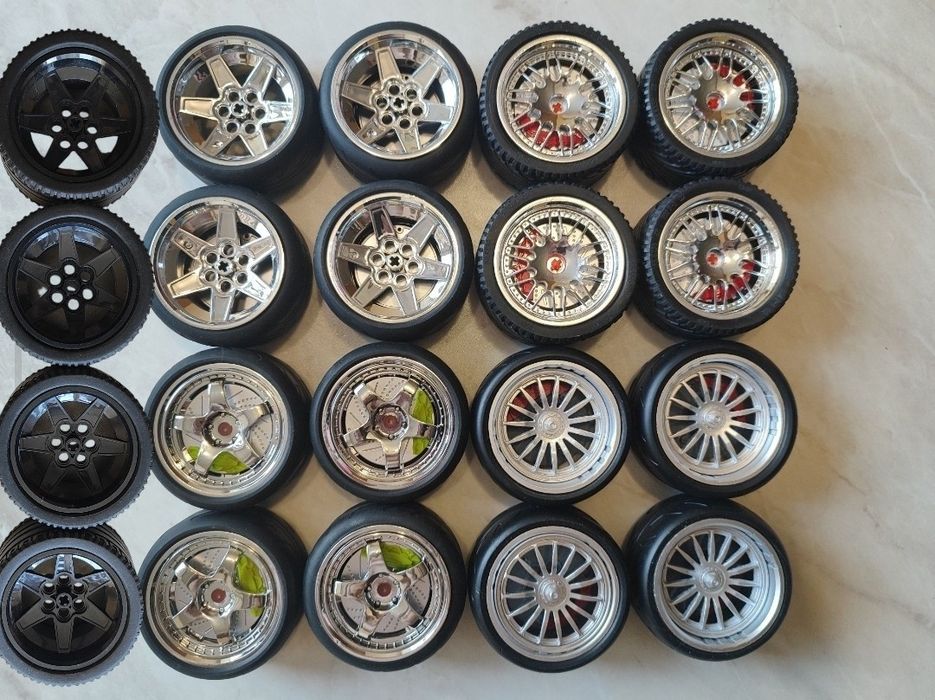 Конструктор Lego Technic деталі хром, колеса, ступиця,  балки, двигун  Ferrari Daytona SP3  McLaren P1 Bugatti Chiron Porsche GT3 RS Lamborghini Sian