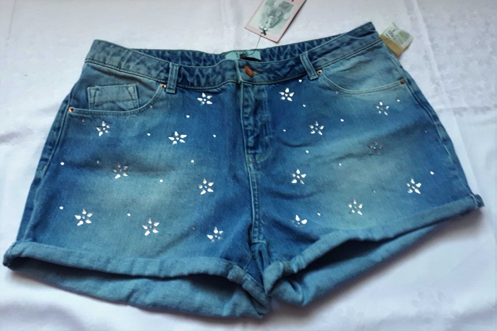 Dorothy Perkins Nowe spodenki z aplikacjami Lola Skye 44
