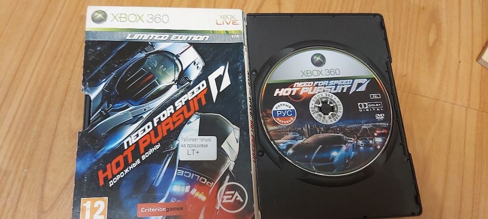 Xbox 360 E + 2 оригінальні геймпади + гра | Повний комплект