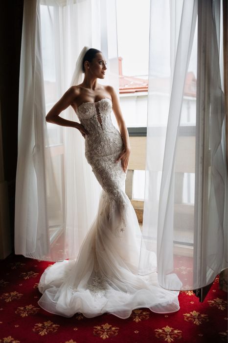 Розкішна весільна сукня