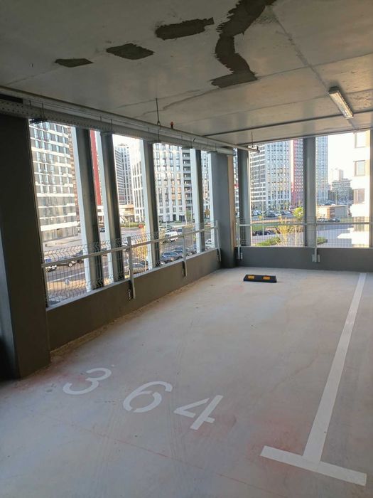 Оренда паркомісця. ЖК Варшавський 3.