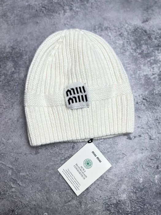 Шапка на зиму Miu miu та Louis Vuitton