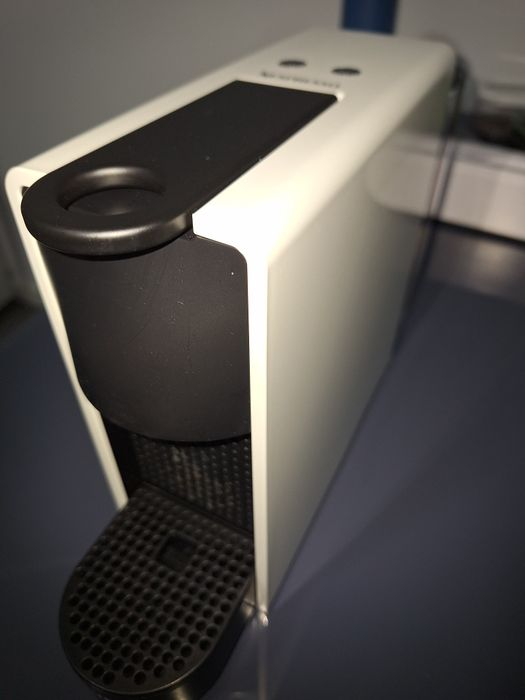 Máquina de Café KRUPS Nespresso Essenza Mini XN1101P2 Branco
