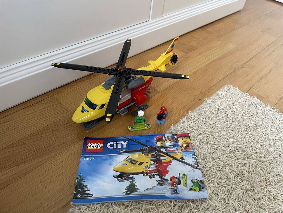 LEGO City 60179 - Ambulance Helicopter - 60179 (Idade mínima: 5)