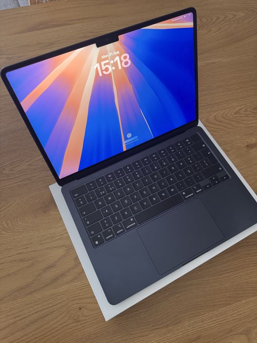 Macbook Air M2 8GB 256SSD