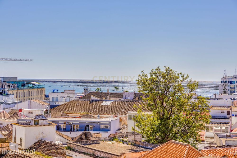 Dúplex T4 com 2 terraços, varandas e garagem – Baixa de Faro