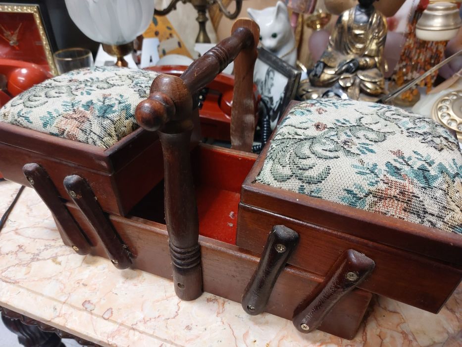 Caixa de costura de madeira articulada