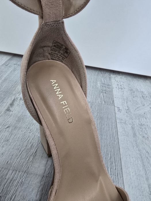 Nowe sandałki na słupku Anna Field rozm. 37