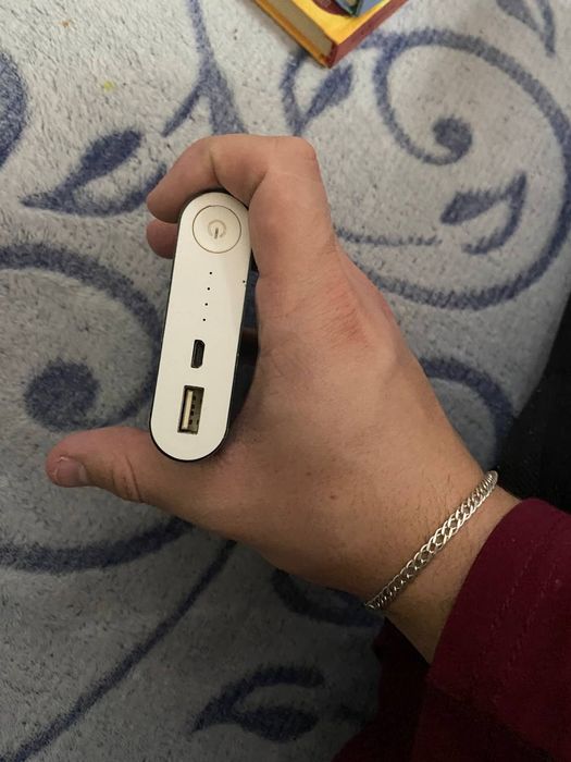 Продам повербанк на 10000