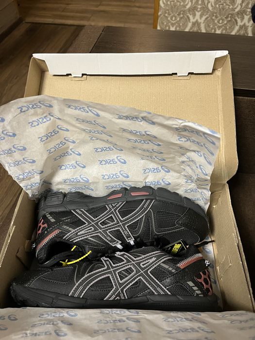 Продам кросівки Asics