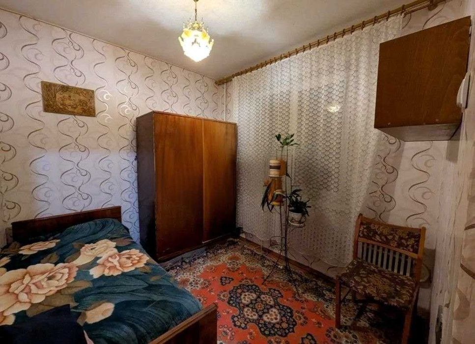 L Продам  4 комнатную квартиру на Залютино