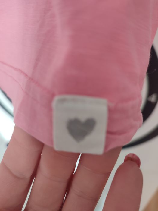 Bluzeczka z nadrukiem firmy Carry rozmiar 134