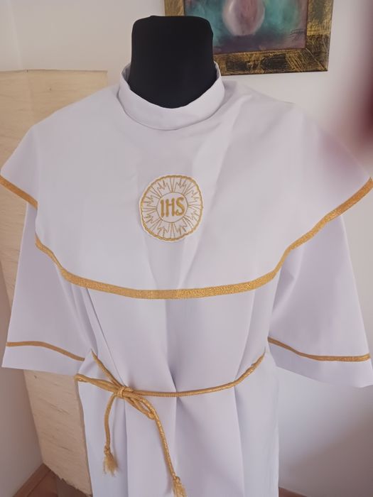 Sprzedam albę na chłopca niskiego.