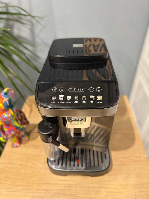 Кофемашина Delonghi Magnifica EVO