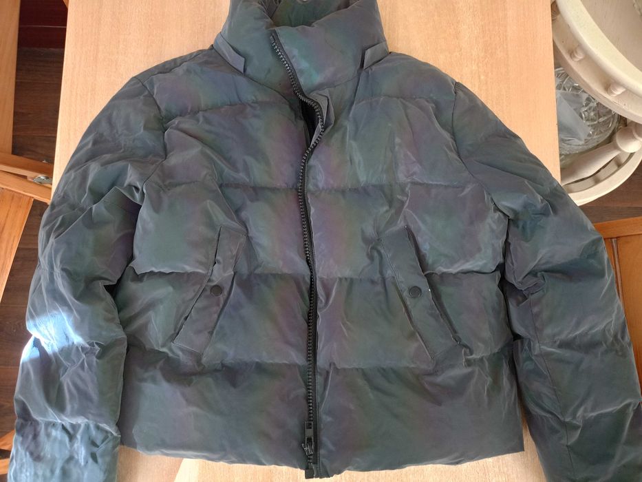 Светоотражающая,теплая куртка! ребенка будет видно на переходе дороги!