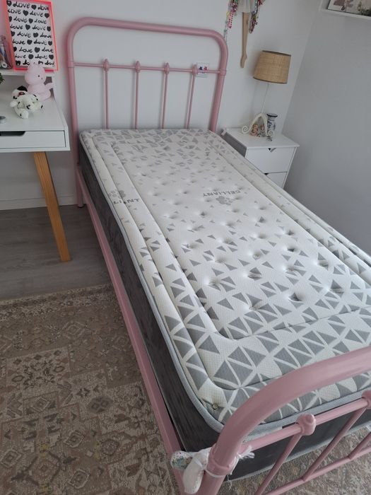 Cama de Ferro com colchão