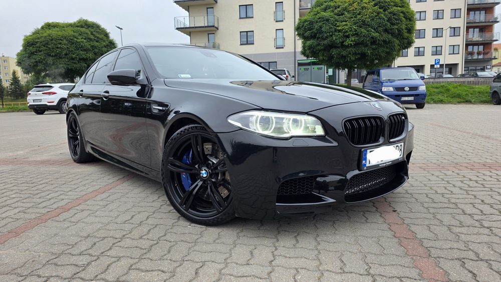 Bmw m5 rok 2012 silnik 4.4 bi-turbo bogate wyposażenie ładna zamiana
