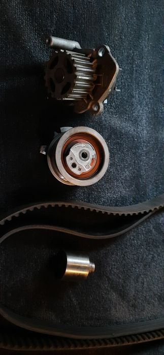 Помпа, ролик , ремінь.Фольксваген.