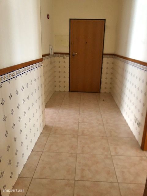 Apartamento T3 com garagem e terraço em Leiria