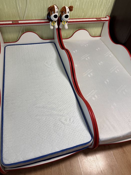 Дитячі ліжка-машинки