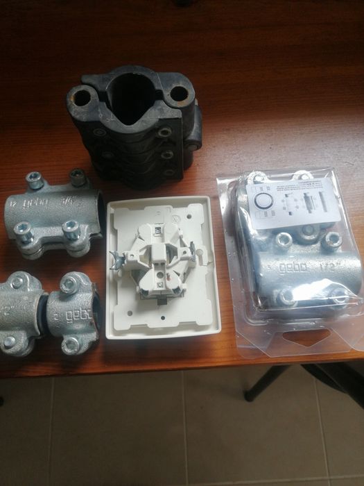 Abraçadeiras tapa furos de 1/2, 3/4 e 1/1/4  tomada dupla