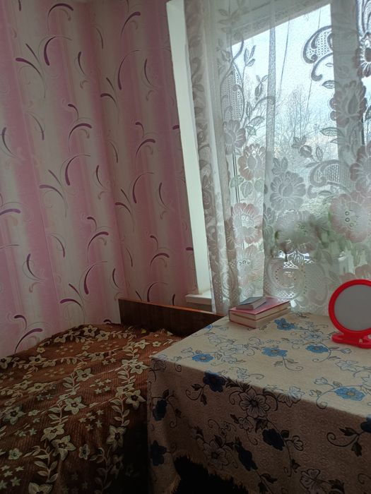 Здається   1 кімната в 3 кімнатній з власником
