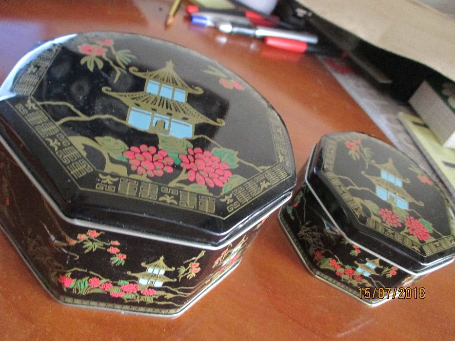 2 caixas metálicas hexagonais, muito bonitas