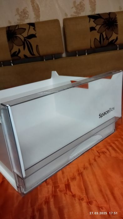 Средний ящик морозильной камеры горенье