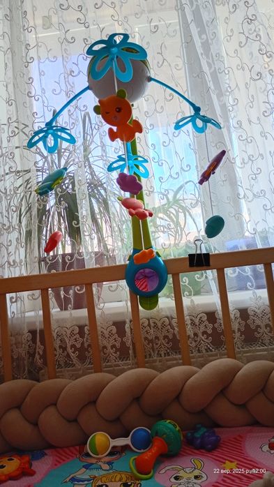 Мобіль в дитяче ліжечко