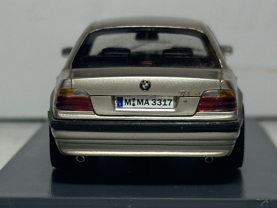 BMW 740i (E38) 2000    NEO   1/43