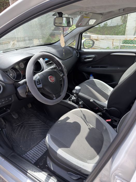 Fiat punto 2012 bem estimado e vendo por 35000 negociavel